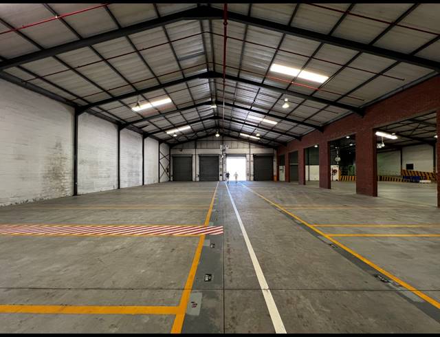 3,090M² WAREHOUSE TO LET IN AIRPORT INDUSTRIA